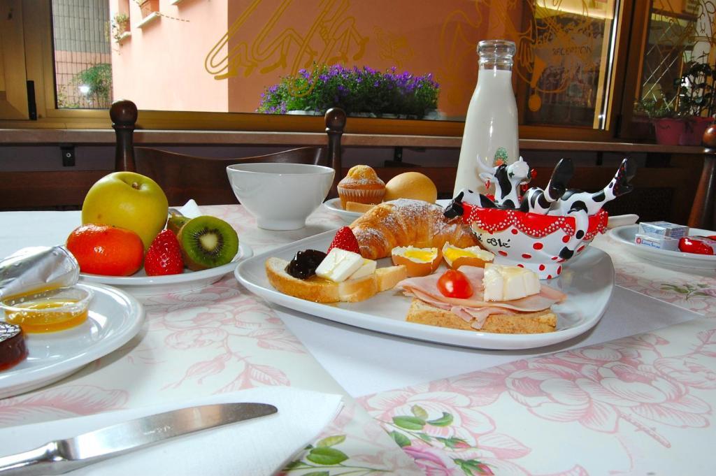 Albergo Visconti Cremona Buitenkant foto