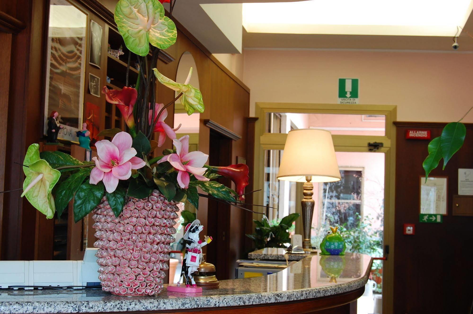 Albergo Visconti Cremona Buitenkant foto